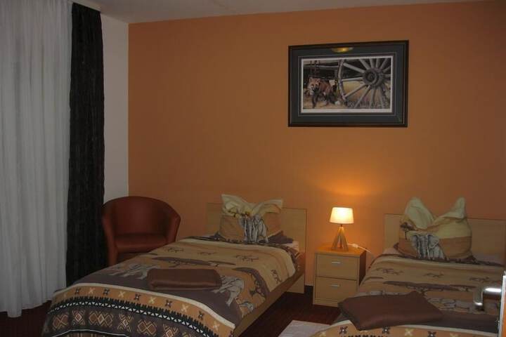 Room 10 of 33