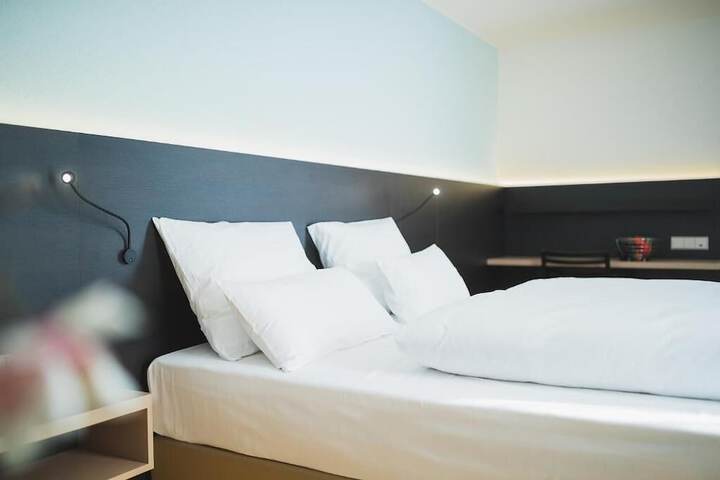 Room 3 of 48