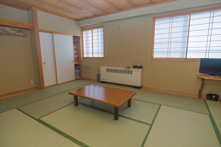 Room 3 of 56