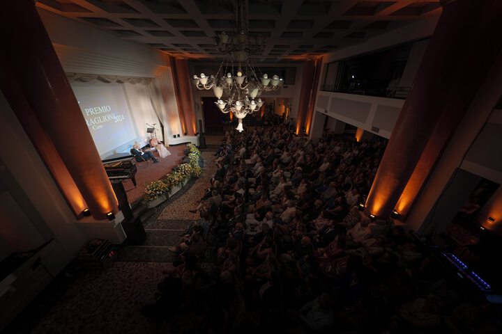 Ballroom/Hall 185 of 250