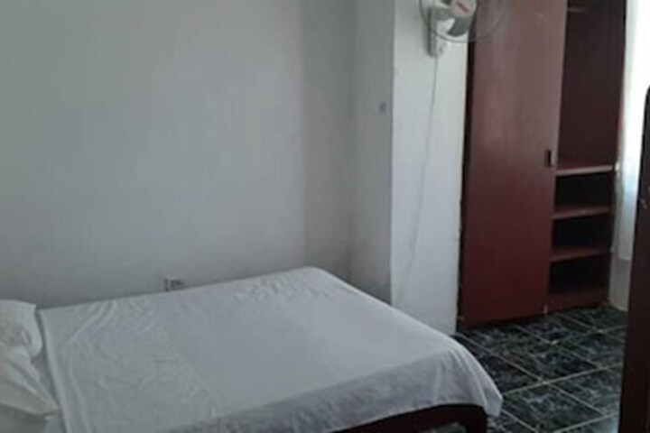 Room 4 of 27