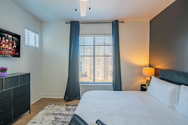 Room 43 of 193