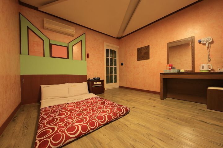 Room 16 of 22