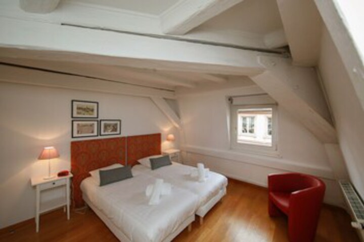Room 26 of 38