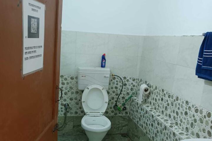 Room 9 of 17
