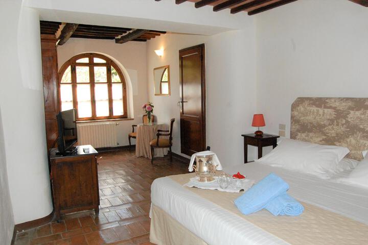 Room 3 of 15