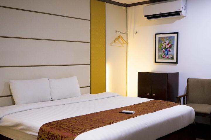 Room 35 of 98