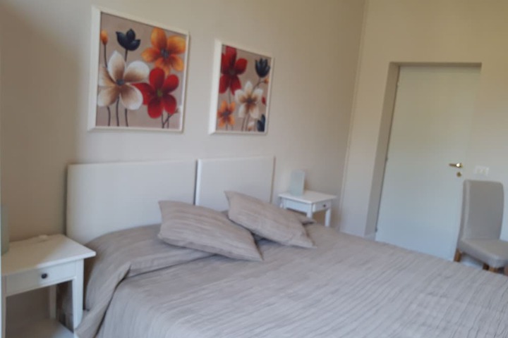Room 28 of 103