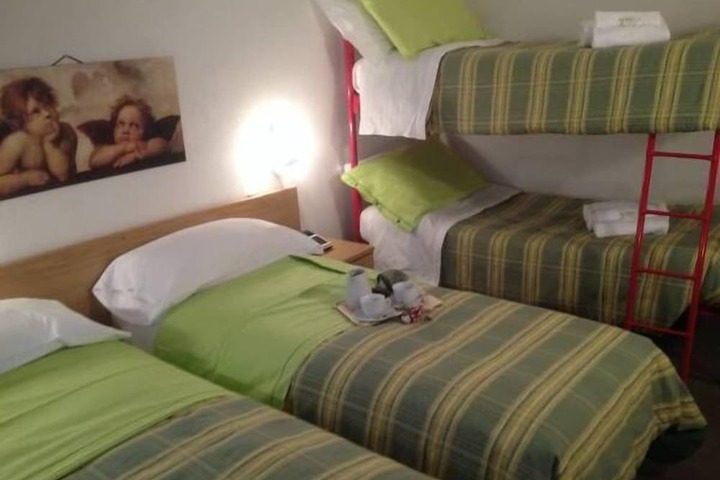 Room 12 of 34