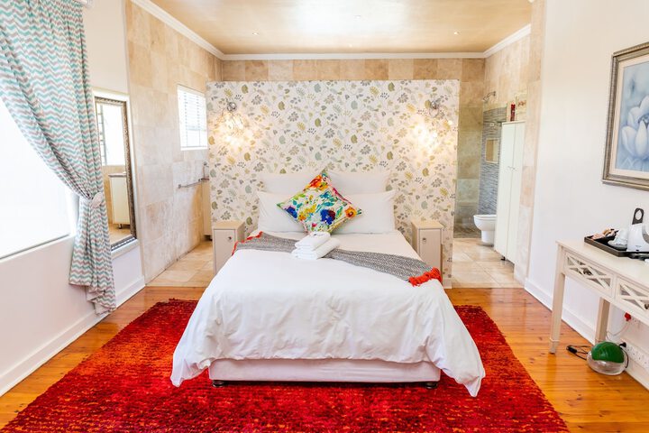 Room 2 of 10