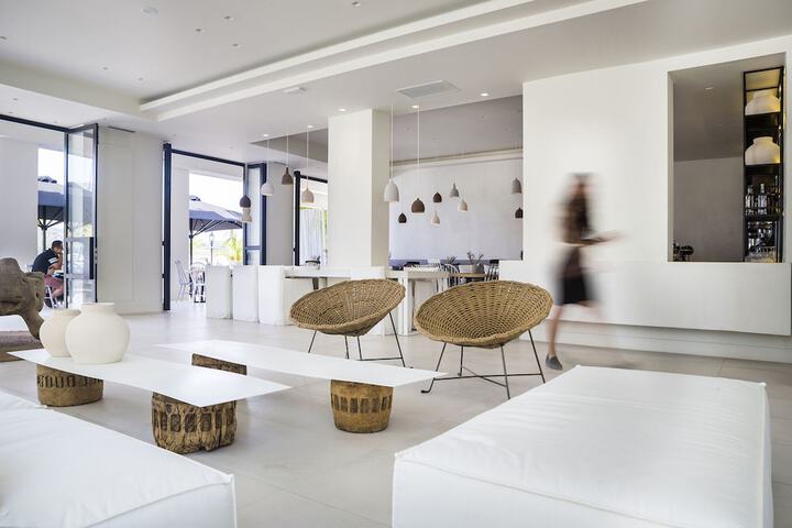 Entrance & Lobby