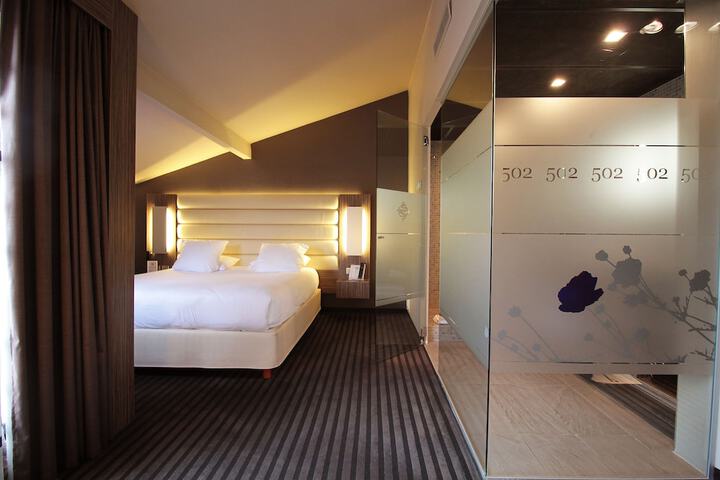Room 12 of 92