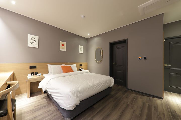 Room 5 of 64