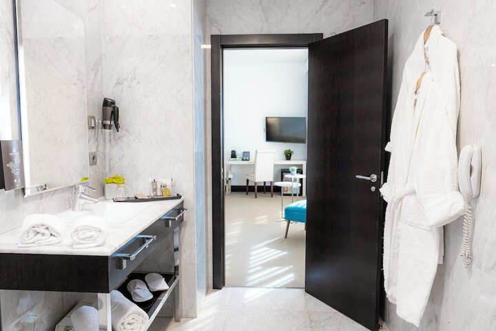 Room 12 of 21