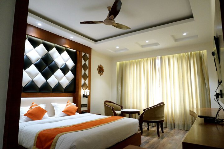 Room 9 of 26