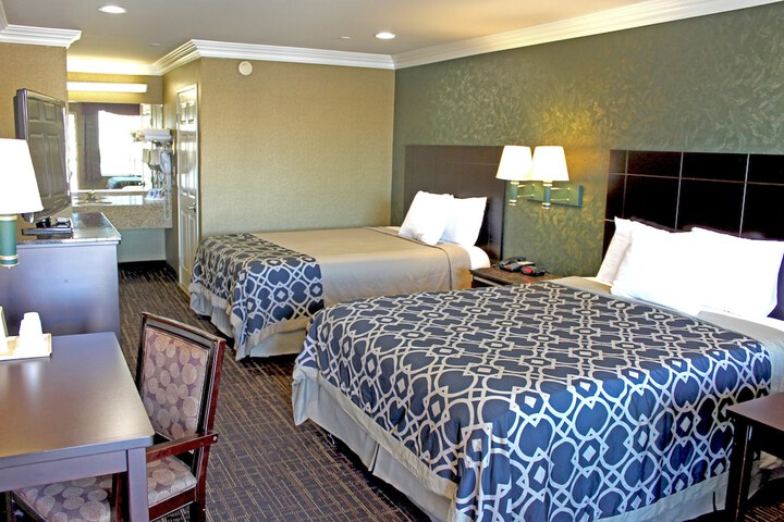 1 King Bed (4 of 21)
