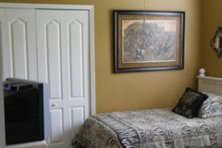 Room 33 of 82