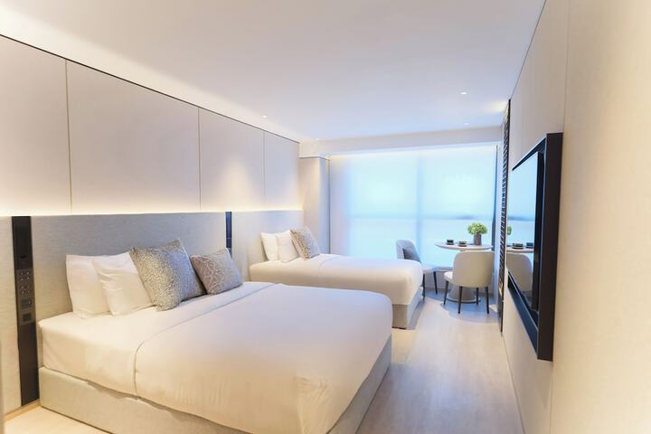Room 13 of 26