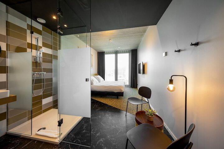 Room 10 of 22