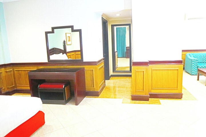 Room 30 of 53