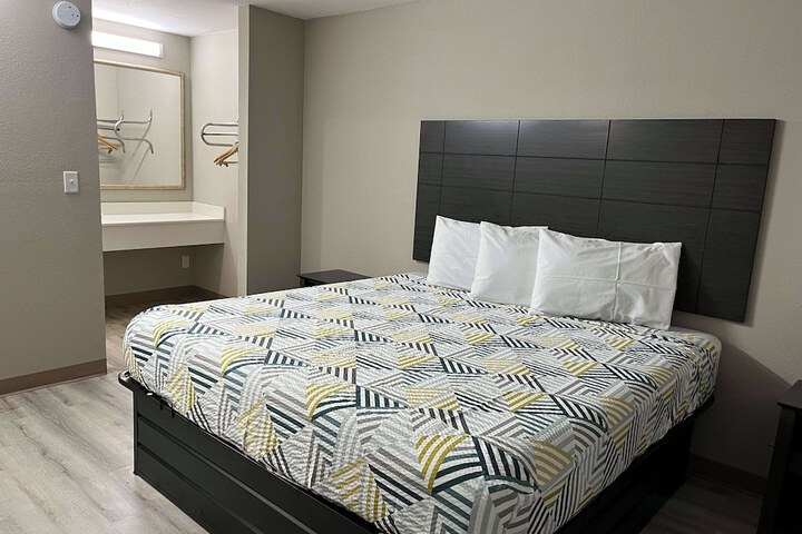 Room 16 of 26