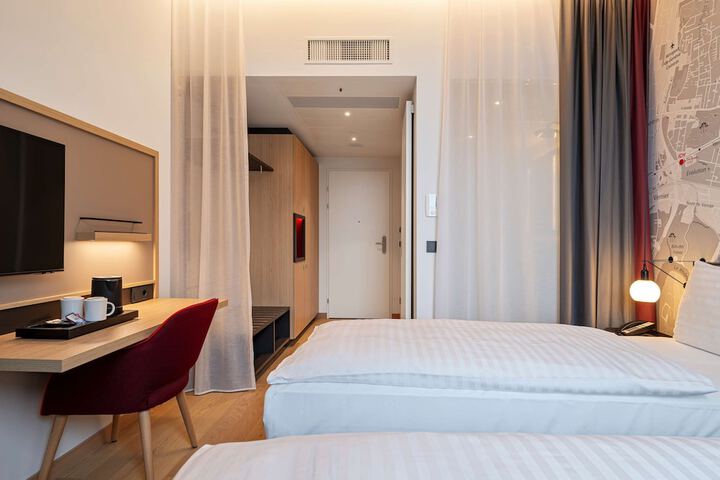Room 31 of 100
