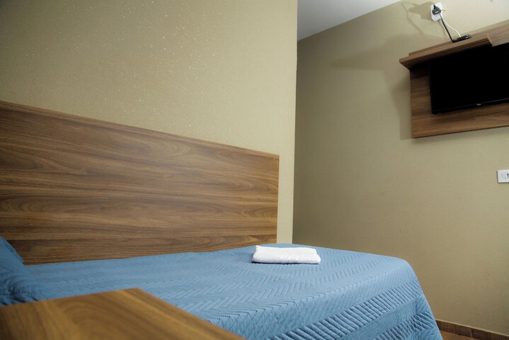 Room 32 of 48