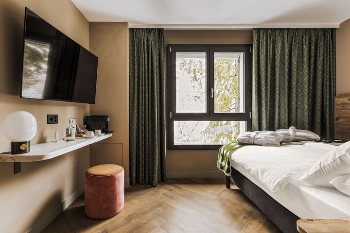 Room 6 of 75