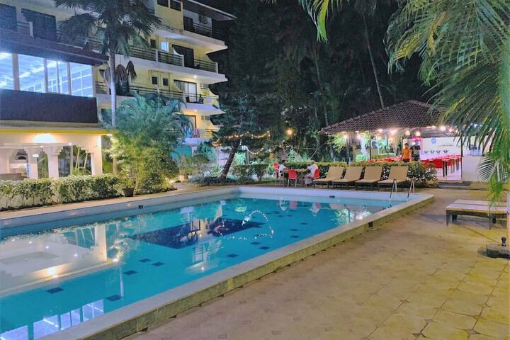 Pool 12 of 21