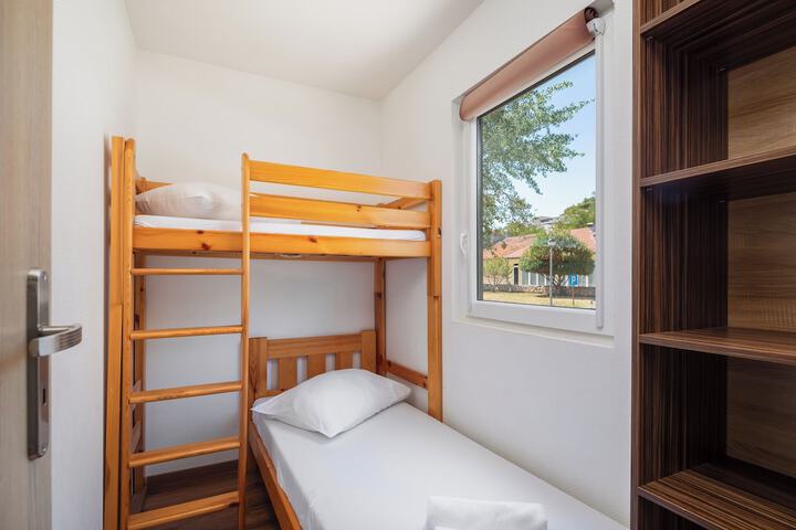 Room 6 of 71