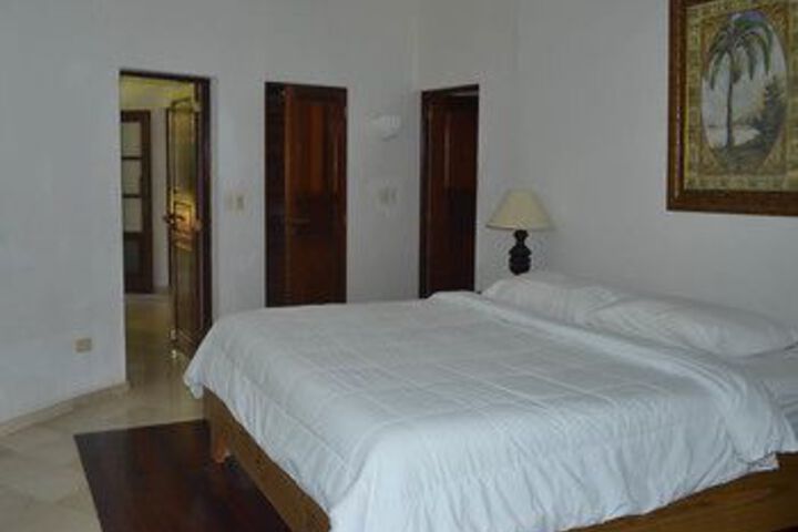 Room 8 of 22