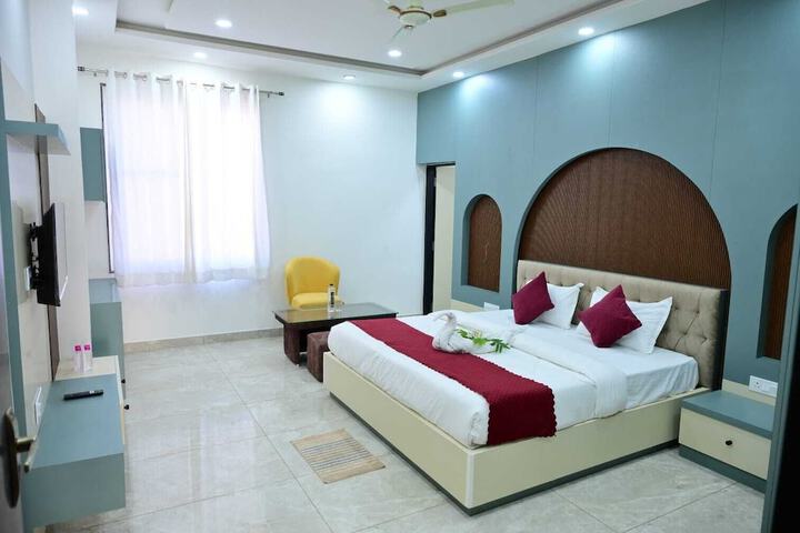 Room 12 of 24