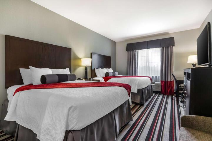 2 Queen Beds Mobility Accessible Bathtub Full Breakfast (4 of 13)