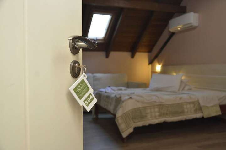 Room 26 of 46