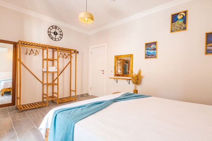 Room 8 of 34
