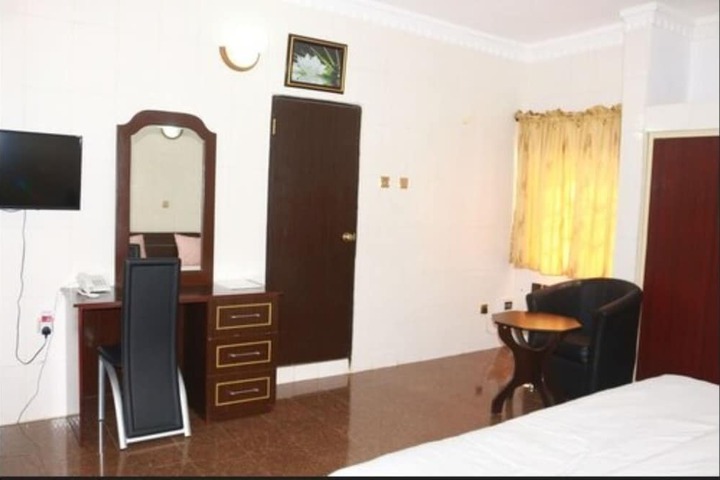 Room 4 of 29