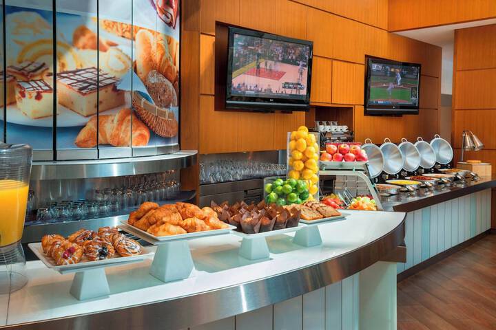 Breakfast/Coffee Service 48 of 79