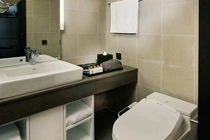 Room 15 of 27