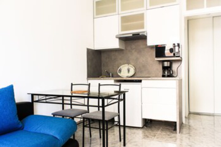 Room 8 of 11