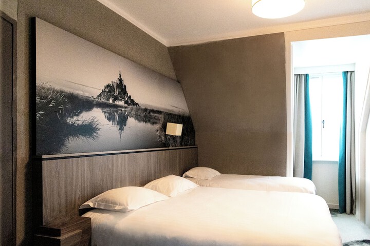 Room 33 of 98