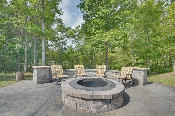 Family-friendly Retreat w / Deck in Cassville!