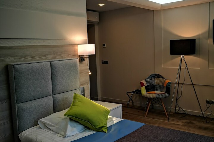 Room 14 of 66