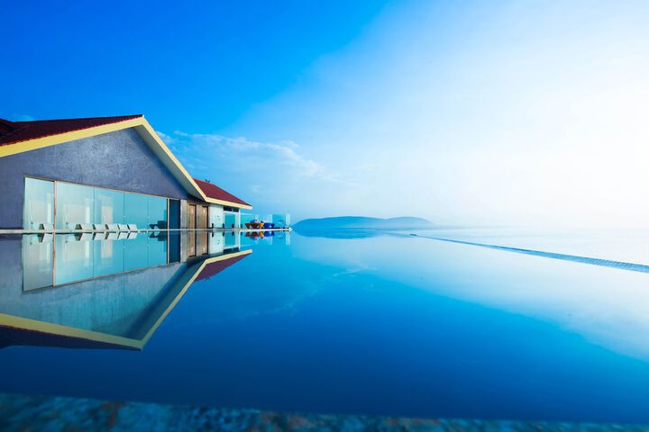 Pool Hotel