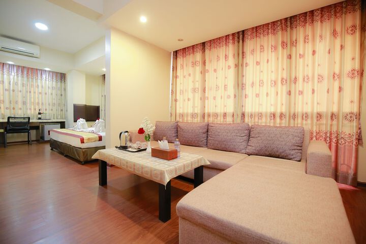 Room 10 of 40