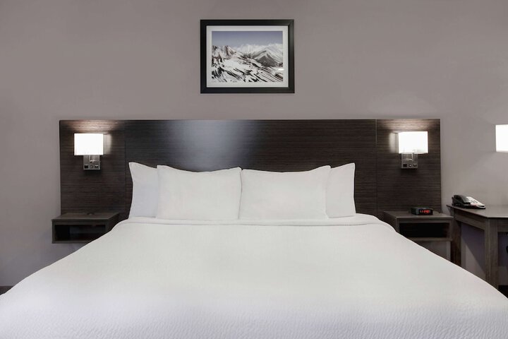 Room 12 of 38