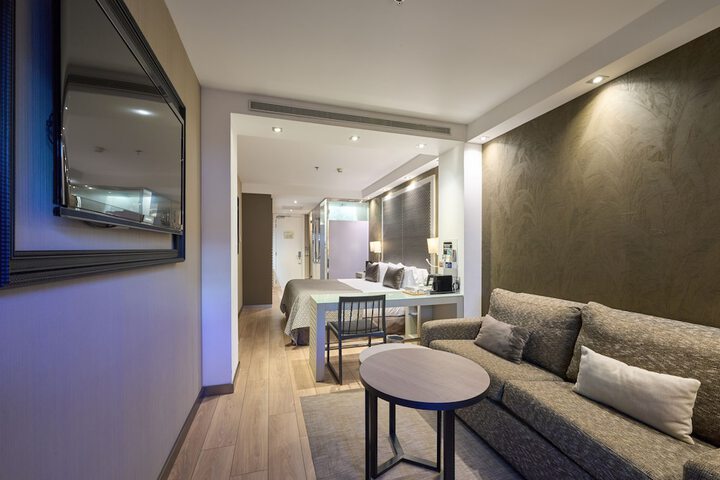Room 44 of 82