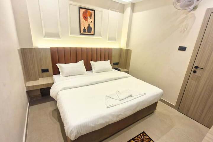 Room 5 of 17
