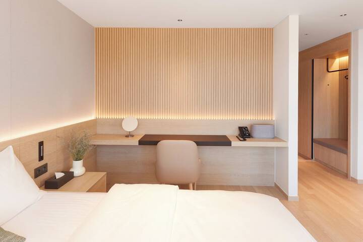Room 13 of 120