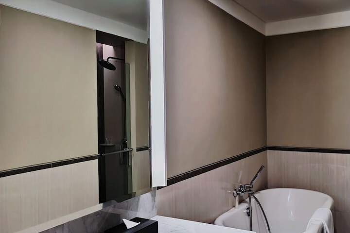 Room 15 of 24