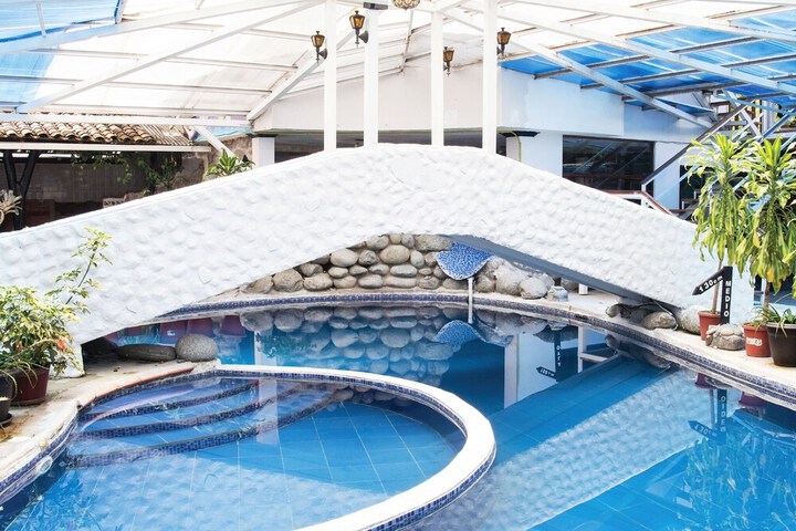 Pool 2 of 6